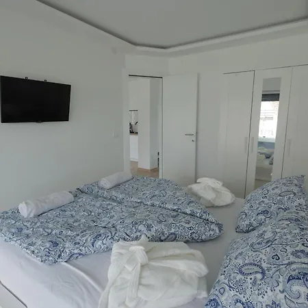 Danka Pool House * Usije