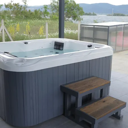 Vikendica Danka Pool House Usije