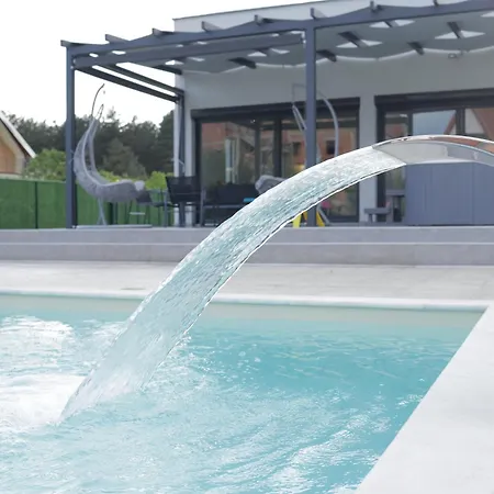 Danka Pool House * Usije