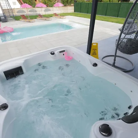 Danka Pool House Vikendica Usije