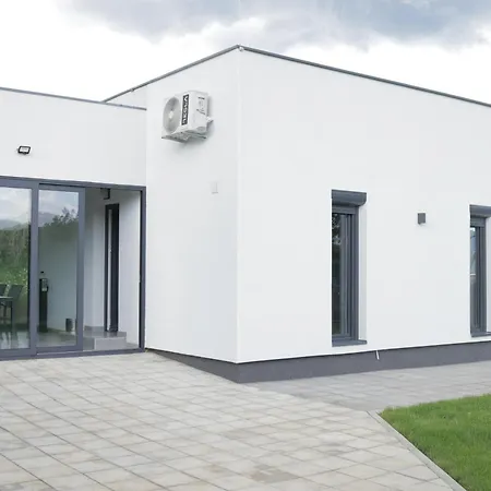 Danka Pool House * Usije