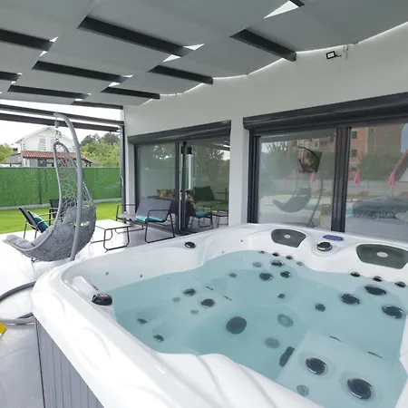 Danka Pool House *