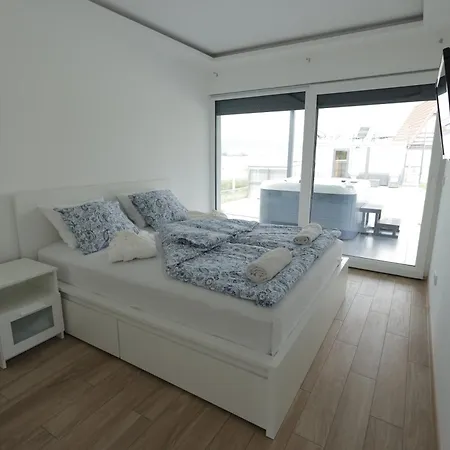 Danka Pool House * Usije