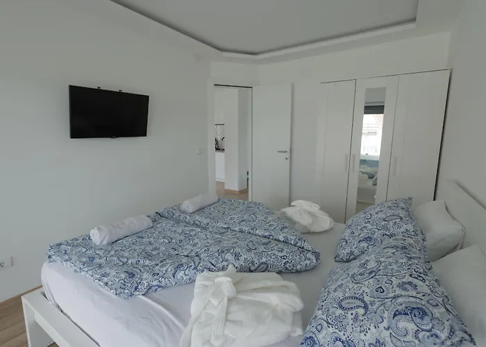 Danka Pool House * Usije