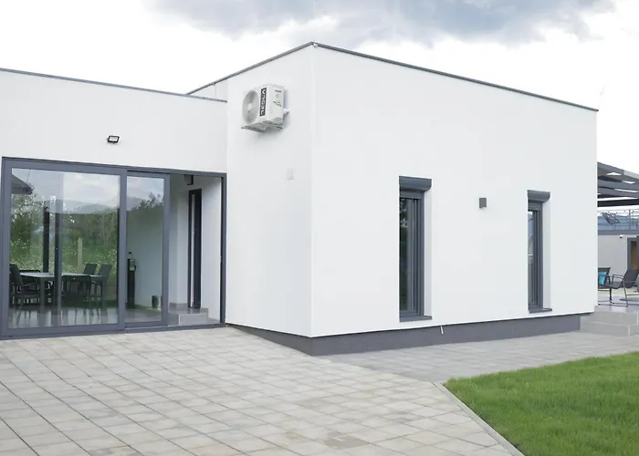 Danka Pool House * Usije