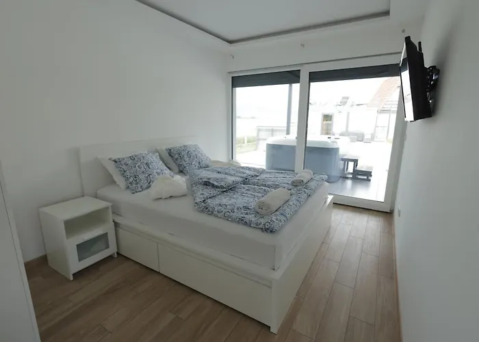 Danka Pool House * Usije